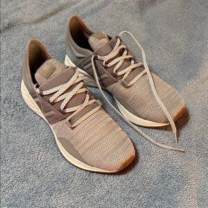 New Balance Men's Gray Athletic Shoes